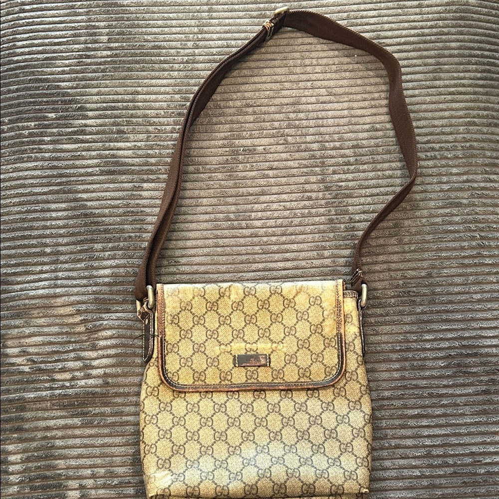 Gucci Beige/Brown GG Supreme Crossbody Bag
